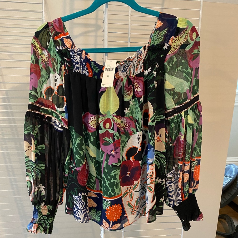 Brand New Anthropology patterned blouse. Size XS